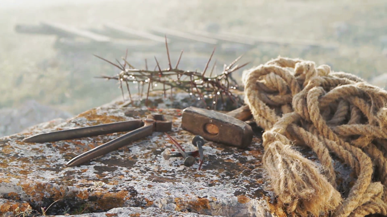 Haga clic en la imagen para ver una versión más grande

Nombre:	close-up-of-a-representation-of-the-jesus-christ-crown-of-thorns-with-nails-hammer-pliers-and-a-rope-placed-on-a-stone_rl7qydbm__F0000.png
Visitas:	1887
Size:	1,18 MB
ID:	188