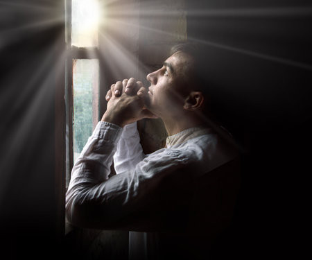 Haga clic en la imagen para ver una versión más grande  Nombre:	172280469-vieja-alegría-bíblica-antigua-retro-gracias-a-la-vida-mirada-sagrada-edad-adulta-chico-chico-vista.jpg Visitas:	0 Size:	24,5 KB ID:	694